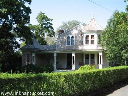 2 Brocks Court Town