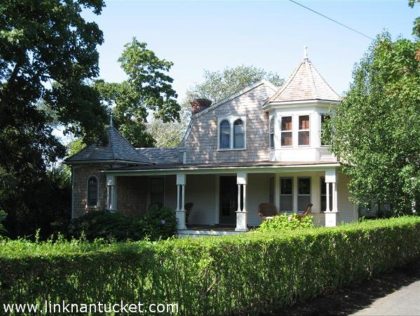 2 Brocks Court Town