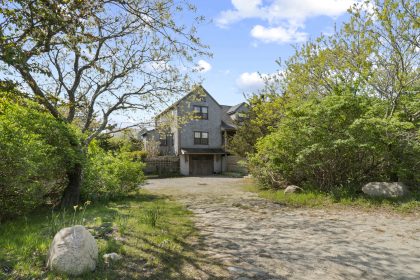 12 Dukes Road West of Town
