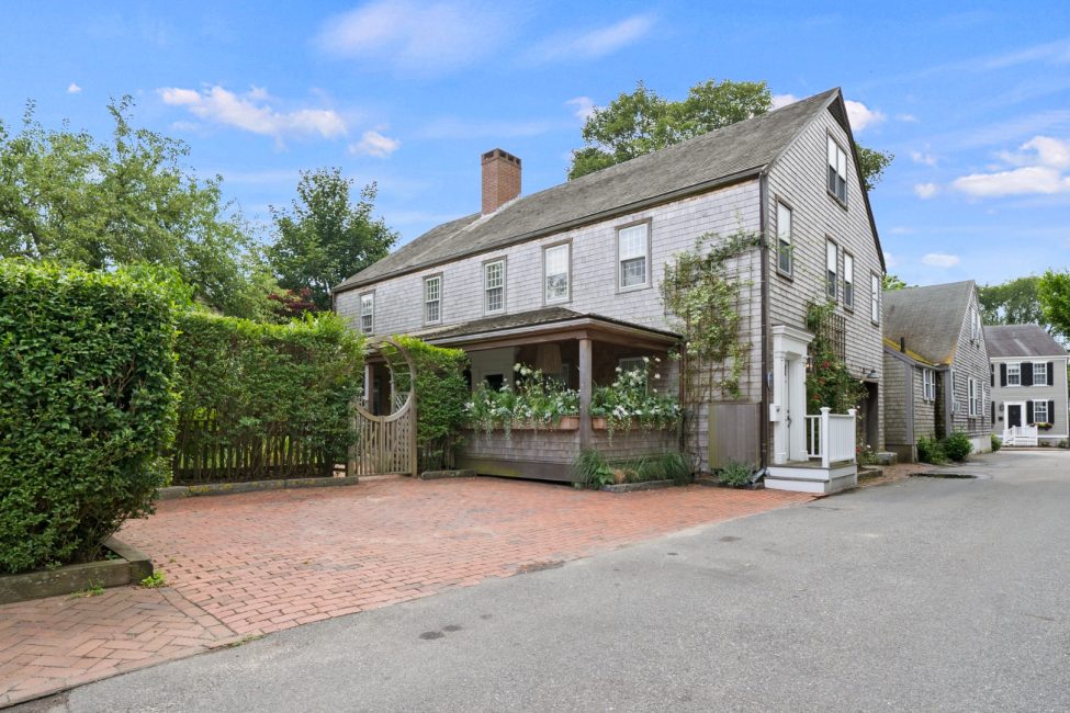 90489 10 Lyon Street : Nantucket : Town Sold Listing 90489