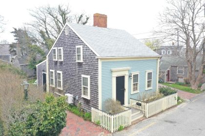1 Beaver Street Town