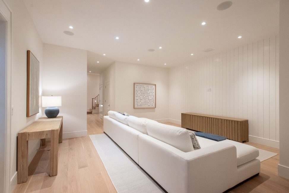  10 Silver Street Image 33
                                    