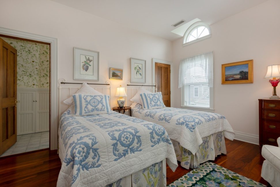  8 Hedge Row Image 23
                                    