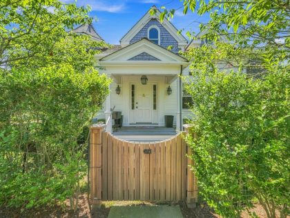 2 Brocks Court Town