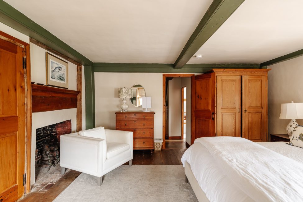                                     19 & 21 Hussey Street Nantucket Rental Image 34
                                
