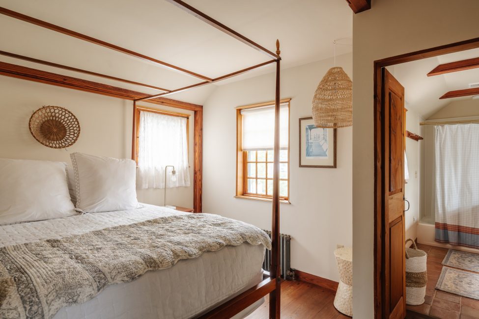                                     19 & 21 Hussey Street Nantucket Rental Image 34
                                