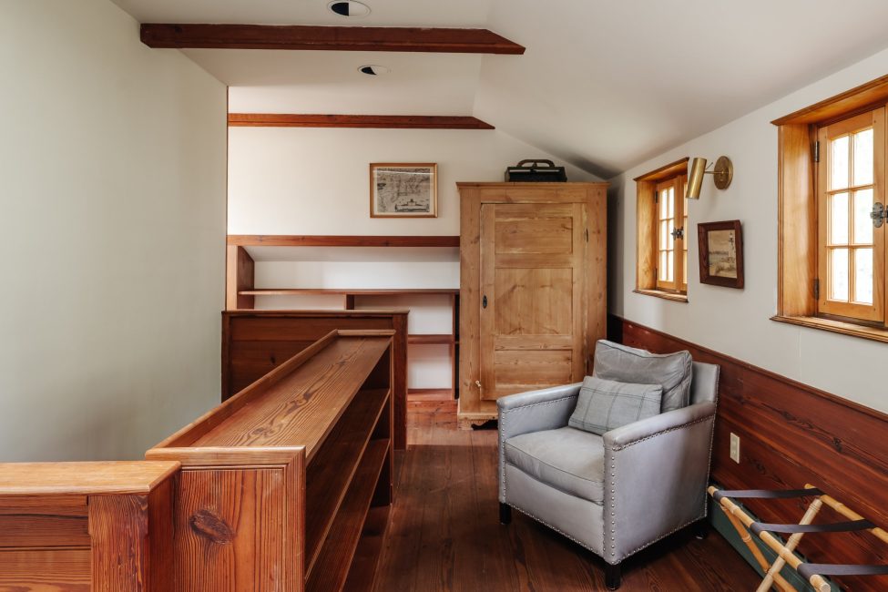                                     19 & 21 Hussey Street Nantucket Rental Image 34
                                