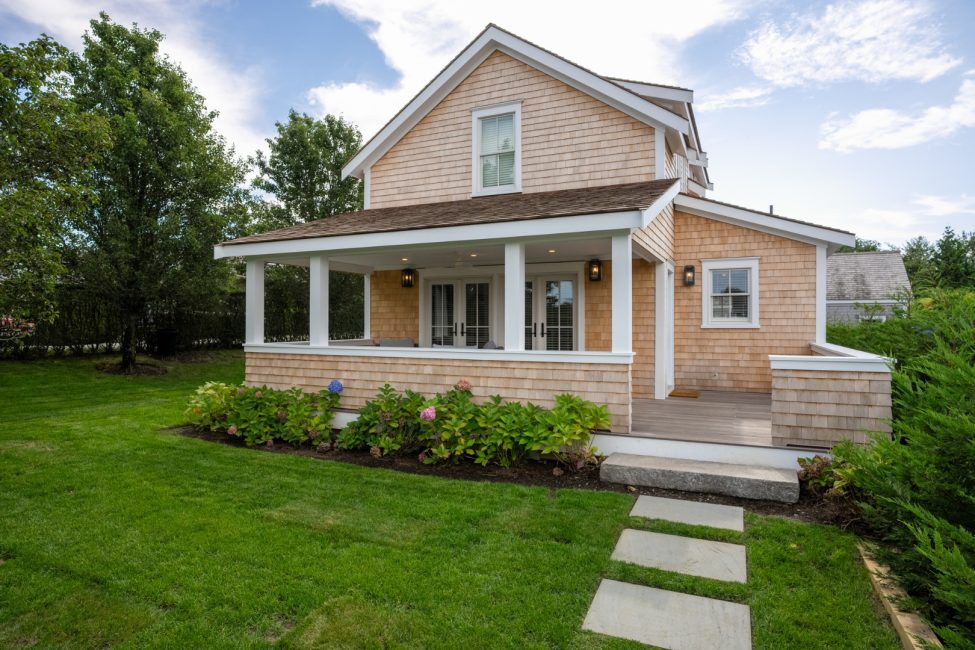                                     2 Hedgebury Lane | Cottage Nantucket Rental Image 11
                                
