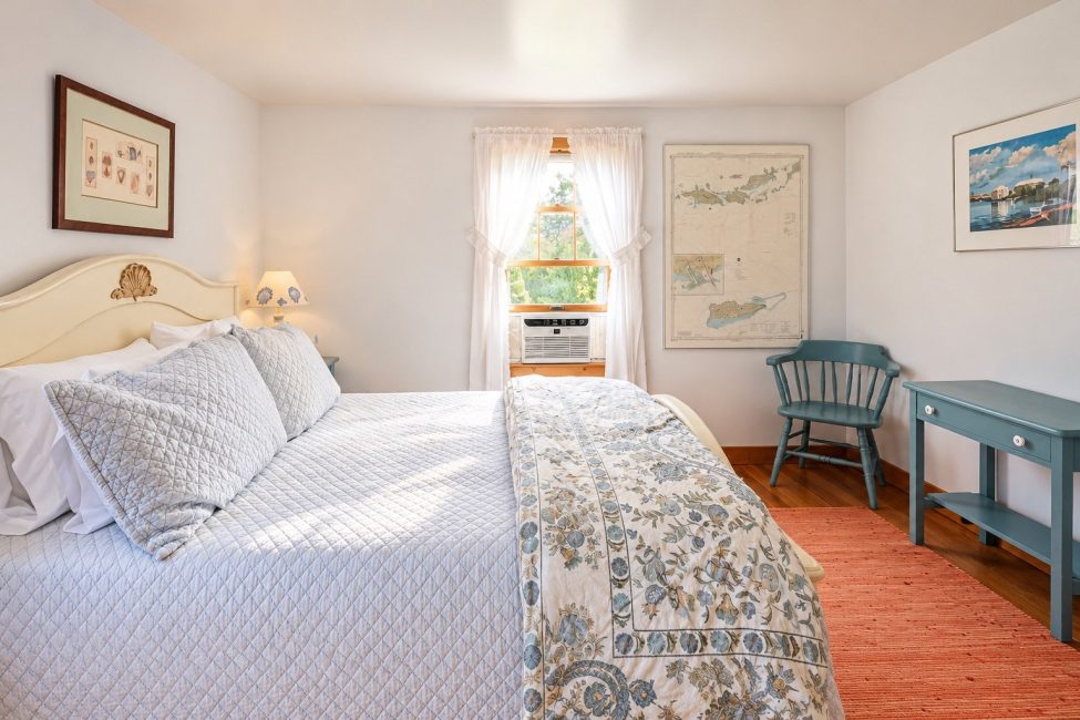                                     150 Cliff Road Nantucket Rental Image 40
                                