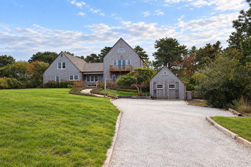                                     150 Cliff Road Nantucket Rental Image 40
                                