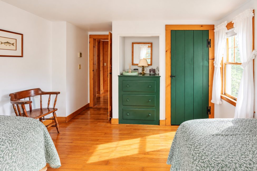                                     150 Cliff Road Nantucket Rental Image 40
                                
