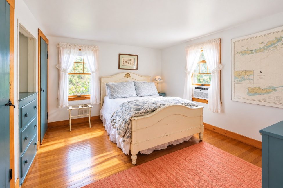                                     150 Cliff Road Nantucket Rental Image 40
                                