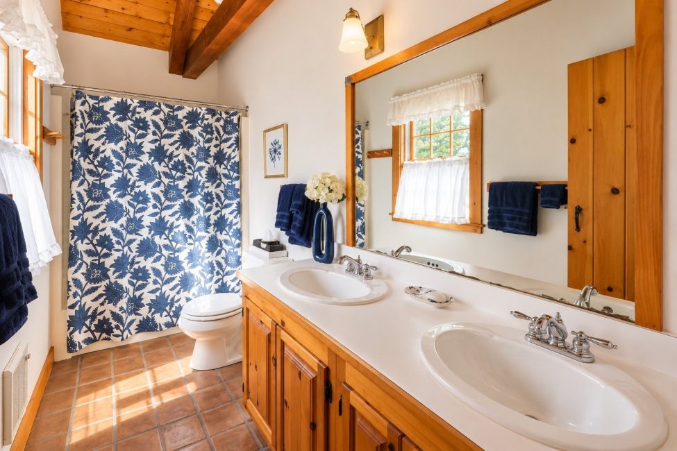                                     150 Cliff Road Nantucket Rental Image 40
                                
