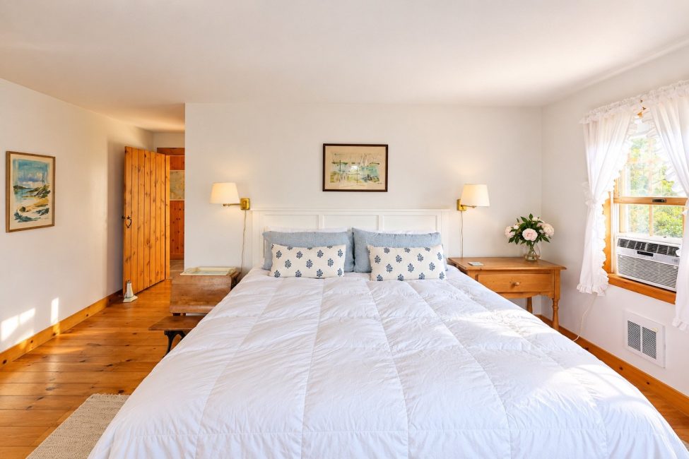                                     150 Cliff Road Nantucket Rental Image 40
                                